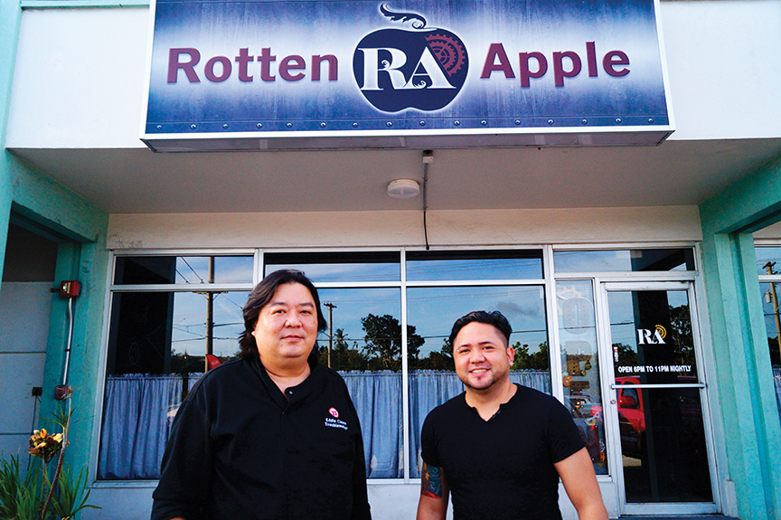 (PHOTO REVIEW) Rotten Apple
